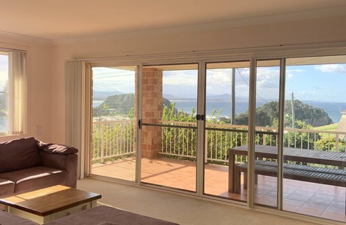 Scotts Head House | LITTLE BEACH LOOKOUT