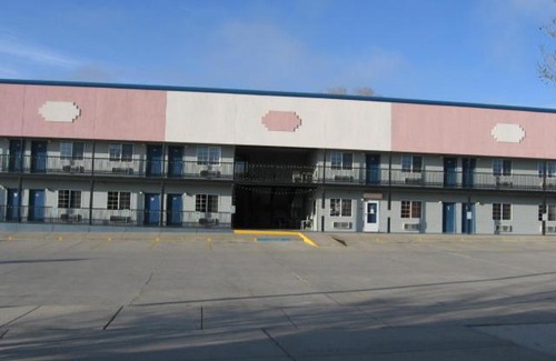 Green River Hotel | Little Bear Motel