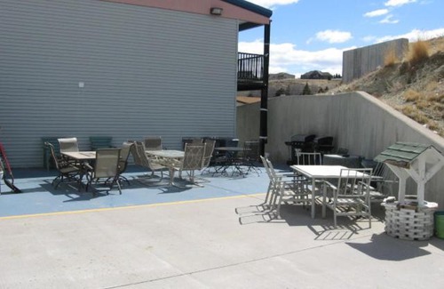 Green River Hotel | Little Bear Motel
