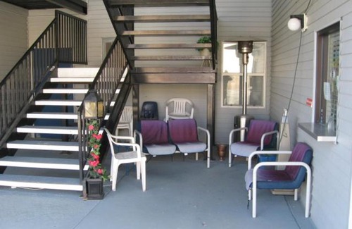 Green River Hotel | Little Bear Motel