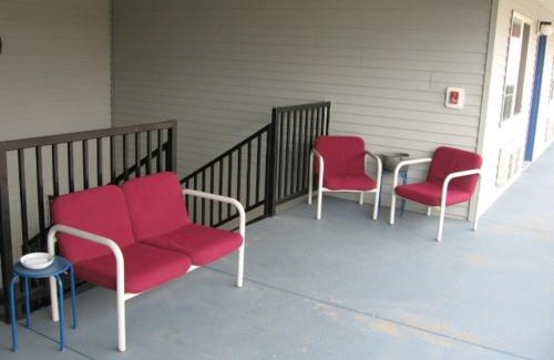 Green River Hotel | Little Bear Motel