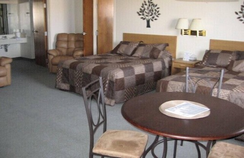 Green River Hotel | Little Bear Motel
