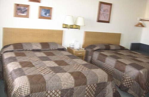 Green River Hotel | Little Bear Motel