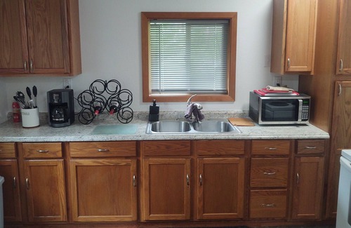 Lakeside Cabin | Little Bear private cabin in the woods- 5 min from volunteer park in Lakeside!