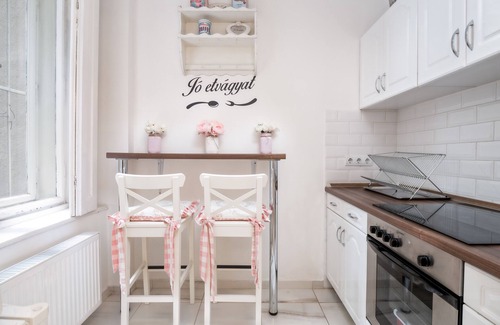 Ujlipotvaros Apartment | Little bit of Heaven
