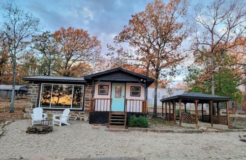 Blocker Apartment | Little Blue Charming Lakefront