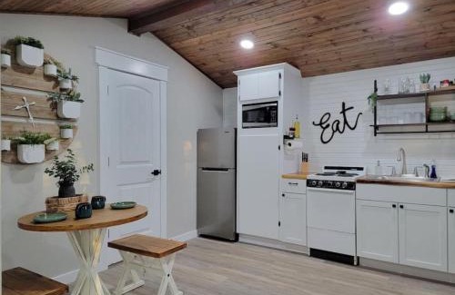 Blocker Apartment | Little Blue Charming Lakefront