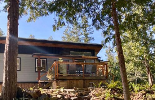 Sunshine Coast House | Little Cabin in Middlepoint