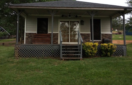 Broaddus Cabin | Little cabin right on the lake 2 bedroom 1 bath .internet and ac great view .