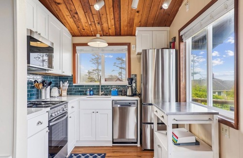 Arch Cape Cabin | Little Caper - Newly Renovated! - Beachcomber Vacation Homes