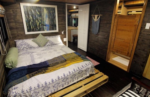 Cat Hai Boat Rental | Little Cat Ba Boat House