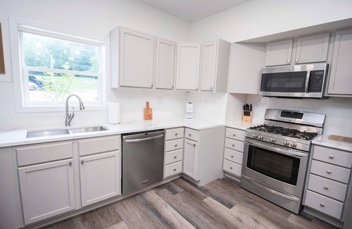 Noblesville House | Little Chi Spot Lakehouse- sleeps 20, FREE boat slip
