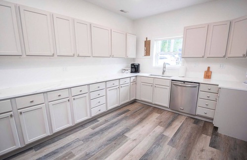 Noblesville House | Little Chi Spot Lakehouse- sleeps 20, FREE boat slip