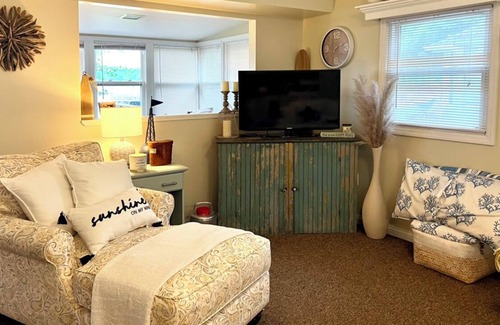 Onsted Cottage | Little Dipper Cottage on Sand Lake, Onsted, MI
