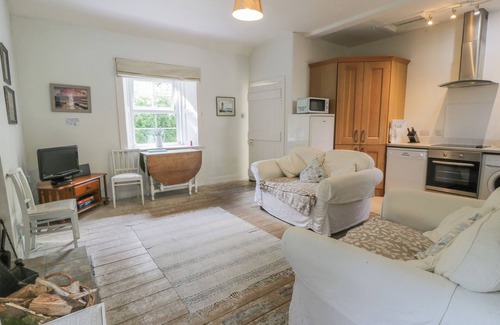 Carsethorn Cottage | LITTLE DUNBAR COTTAGE, pet friendly, with open fire in Southerness