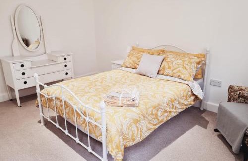 Margate House | 'Little Eaton Margate' Perfectly located Town House by the Sea, with FREE parking!