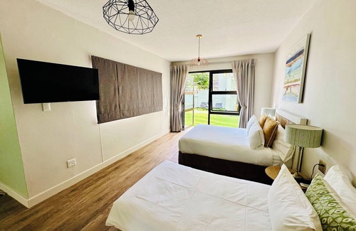Windhoek House | Little Forest Garden Retreat Guesthouse