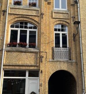 Ypres House | Little gate
