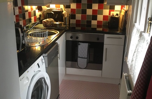 Shanklin Apartment | Little Gem in heart of Old Village with private hot tub from Nov 2021