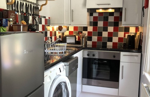 Shanklin Apartment | Little Gem in heart of Old Village with private hot tub from Nov 2021