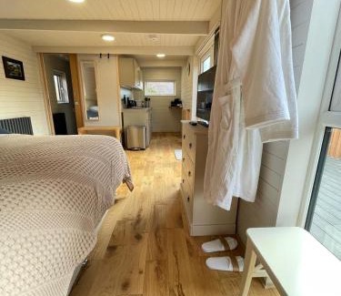 Marybank Ski Chalet | Little Getaway in the Highlands, private sauna and stargazing geodome