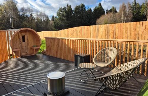 Marybank Ski Chalet | Little Getaway in the Highlands, private sauna and stargazing geodome