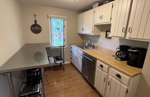 Empire House | Little Glen Lakefront Vacation Home, Sandy Beach