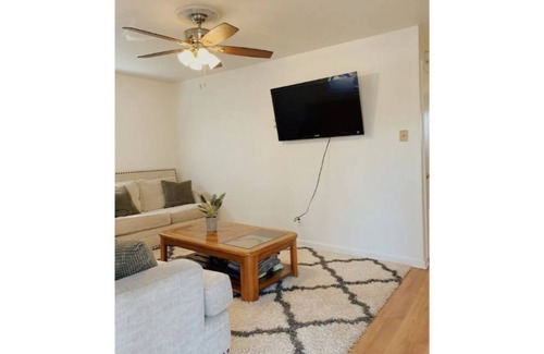 Texarkana Cottage | Little Green Cottage - Sleeps 6