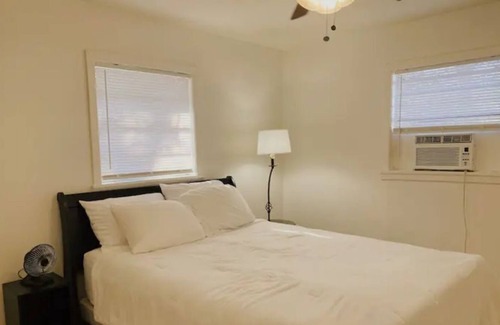 Texarkana Cottage | Little Green Cottage - Sleeps 6