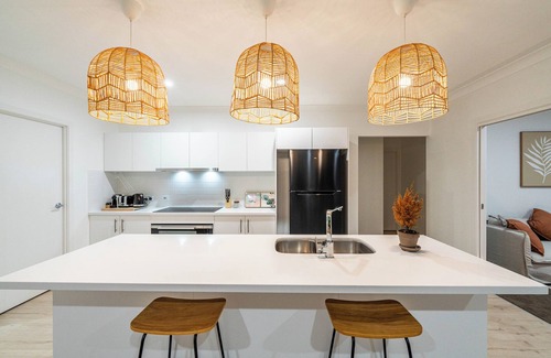 Ripley House | Little Hampton Retreat - Family Fun House w Pool