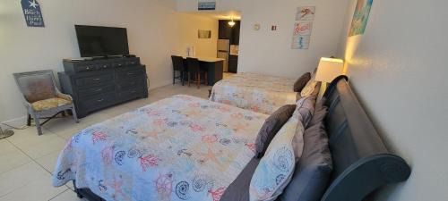 Ruskin Apartment | Little Harbor Resort #510 Tampa Bay FL Beach, Hot Tub, Pools