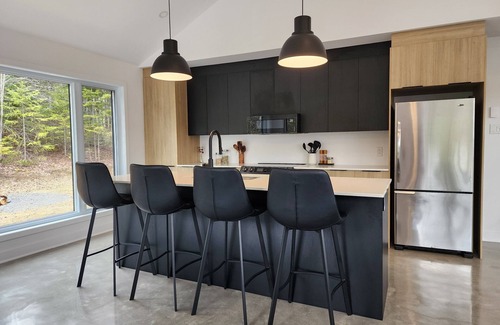 Saint-Faustin-Lac-Carre Cottage | Little Home Box in the wilderness surrounded by ski resorts and hiking mountains