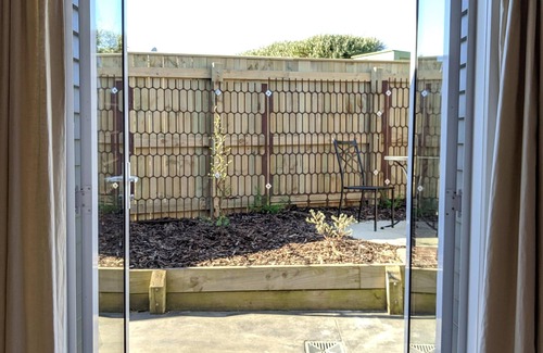 Havelock North House | Little House - a small building in suburban Havelock North