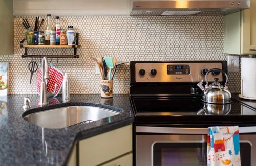 Staunton House | Little House in Historic Downtown Staunton - short walk to shops, dining, & more