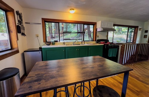 Garberville House | Little House in the Redwoods with hot tub!
