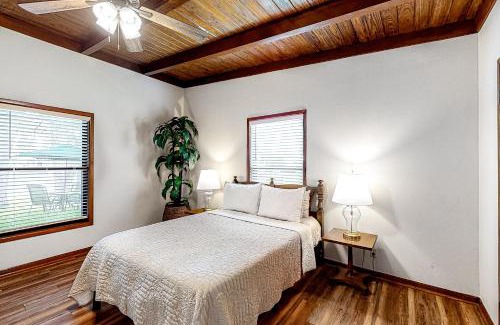 Kingsland House | Little House on LBJ