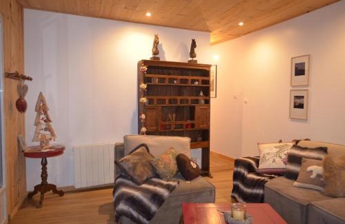 Moretel-de-Mailles House | Little InterVal