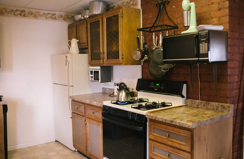 Upper Peninsula Michigan Cabin | Little Lake Cottage in Gwinn:Upper Peninsula Beauty in Every Leaf