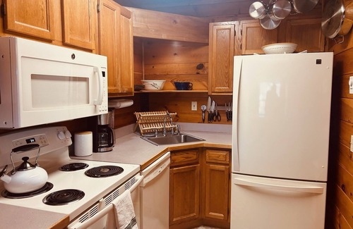 Burton House | Little Loch (2-Bedroom Home) by RedAwning