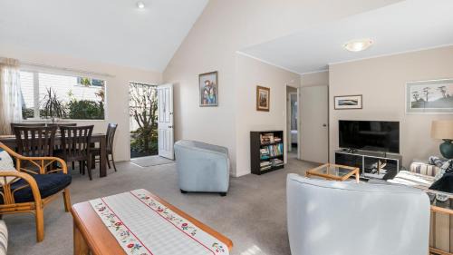 Manly House | Little Manly Cottage - Manly Holiday Home