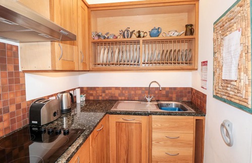Dittisham Cottage | LITTLE MEADOW, pet friendly, character holiday cottage in Dittisham