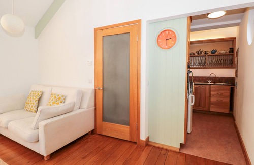 Dittisham Cottage | LITTLE MEADOW, pet friendly, character holiday cottage in Dittisham