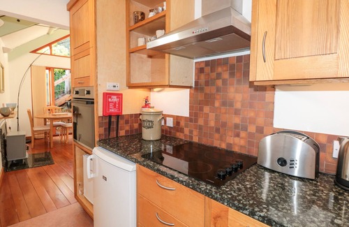Dittisham Cottage | LITTLE MEADOW, pet friendly, character holiday cottage in Dittisham