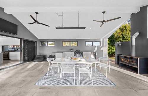 Little Mountain House | Little Mountain Modern Acreage Retreat