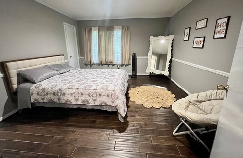 Hoover House | Little Oasis - Birmingham - Pet friendly