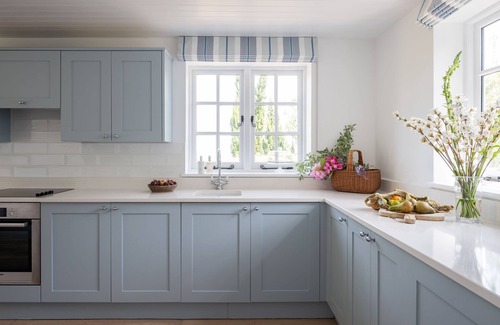 Salcombe Cottage | Little Pebble - a house that sleeps 2 guests in 1 bedroom
