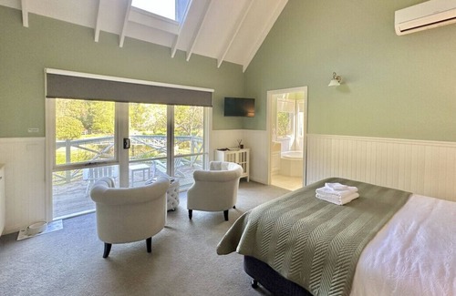 Apollo Bay Condo | Little Plum Cottage - Apollo Bay Accommodation