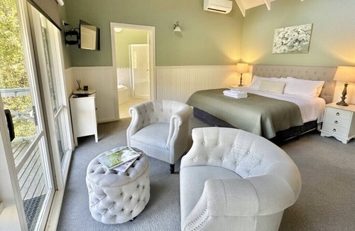 Apollo Bay Condo | Little Plum Cottage - Apollo Bay Accommodation
