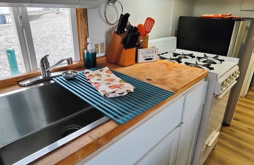 Columbia House | Little Rascal (tiny home) near Green River Lake, Little Rascal (tiny home) near Green River Lake
