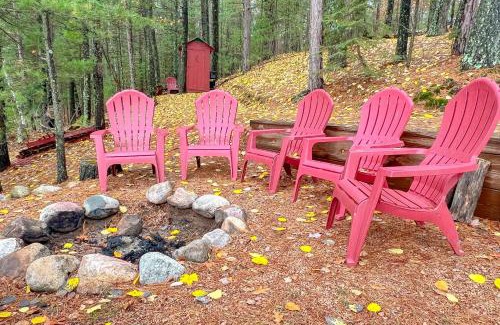 Three Lakes House | Little Red Lakeside Cabin